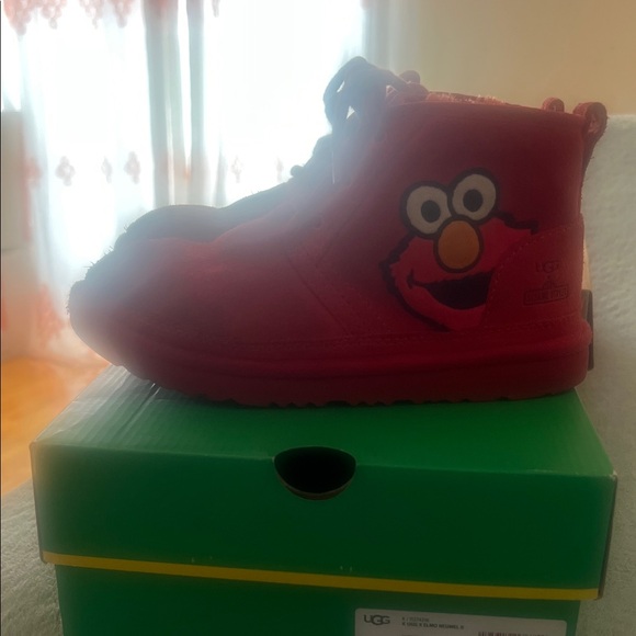 UGG Kids Red Elmo Boots size 3 - Picture 1 of 4